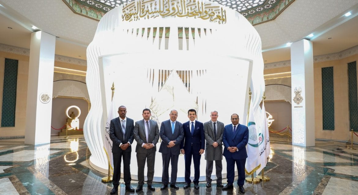 مدير عام المنظمة العربية للطيران المدني يزور معرض ومتحف السيرة النبوية